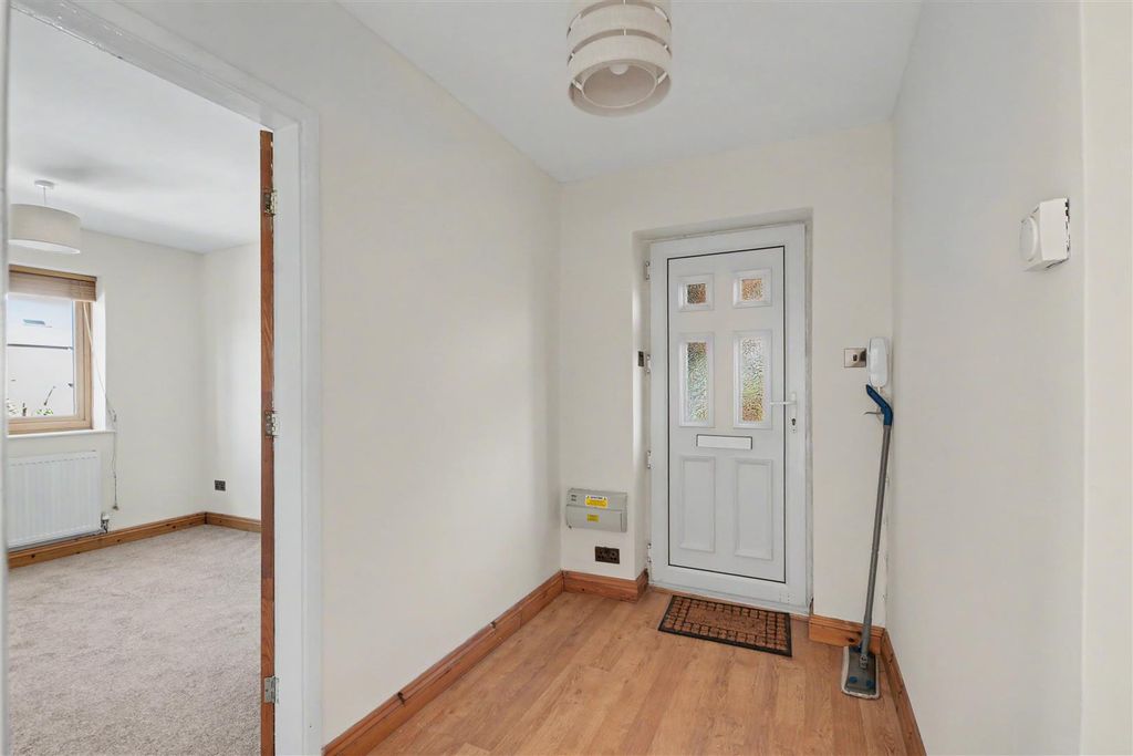 Property photo 3 of 14 Hallway.Jpeg