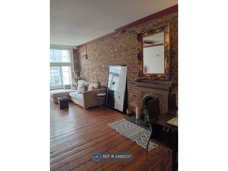 Property photo 2 of 13 Exposed Brickwork