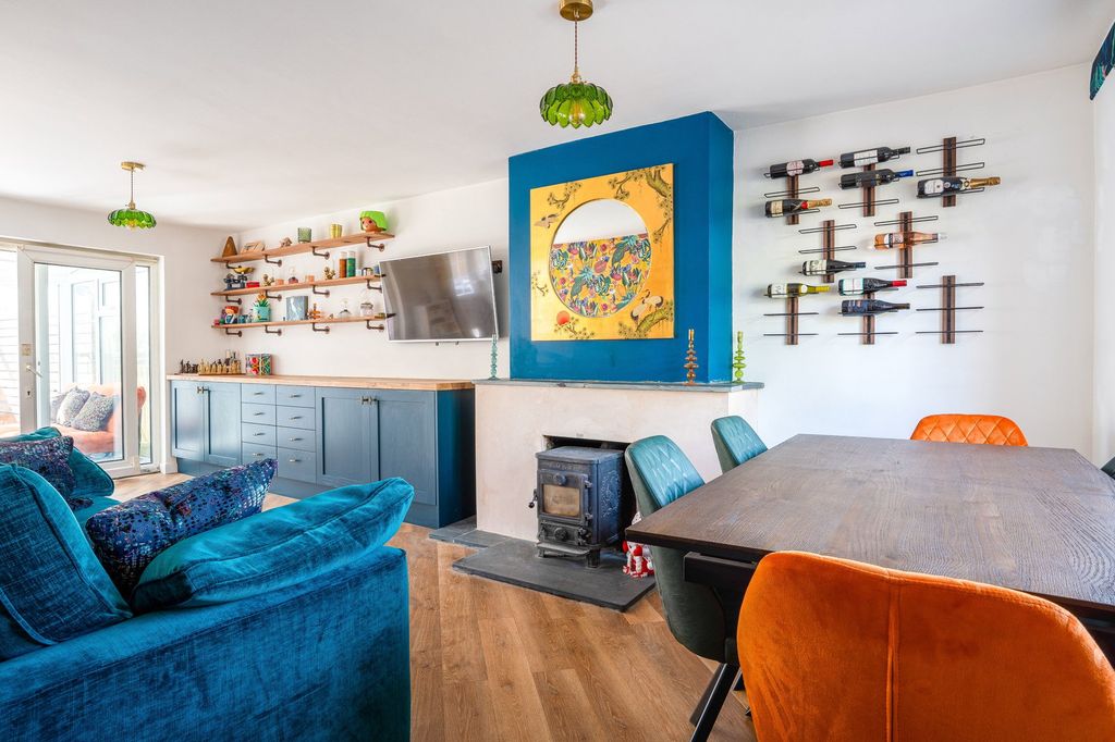 Property photo 3 of 42