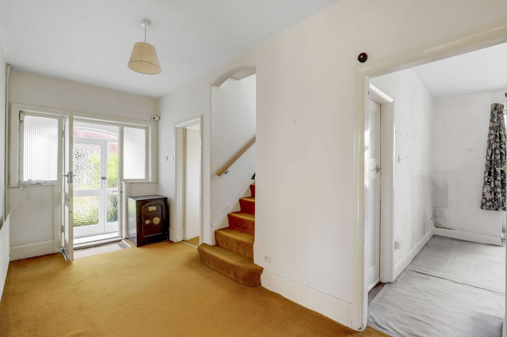Property photo 2 of 27