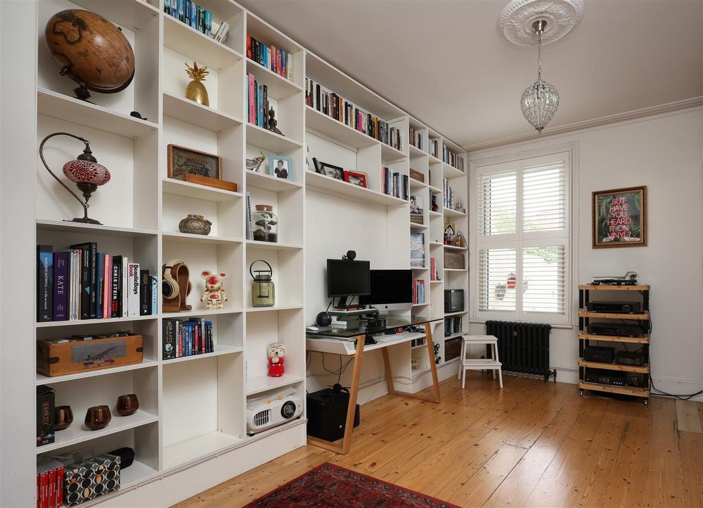 Property photo 3 of 32