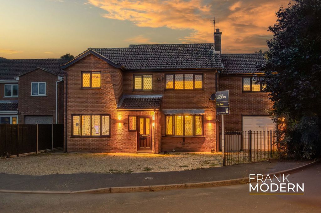 Property photo 1 of 53 Dusk