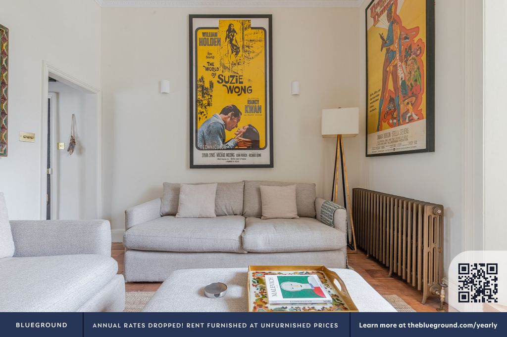 Property photo 3 of 19 Living Room