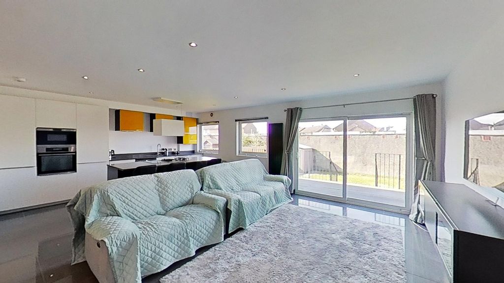 Property photo 1 of 28 Picture No. 03