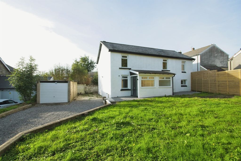 Property photo 2 of 19