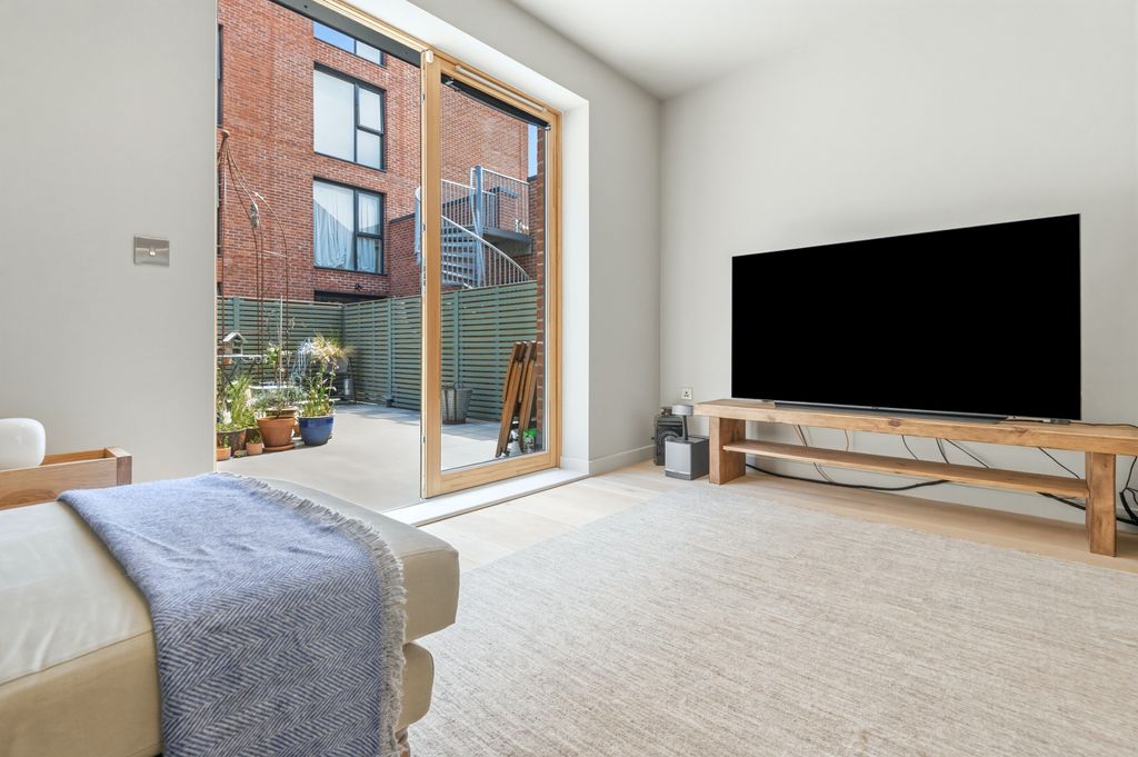 Additional image 8 of 3 bed town house for saleFoundry Side, Ironworks LS11