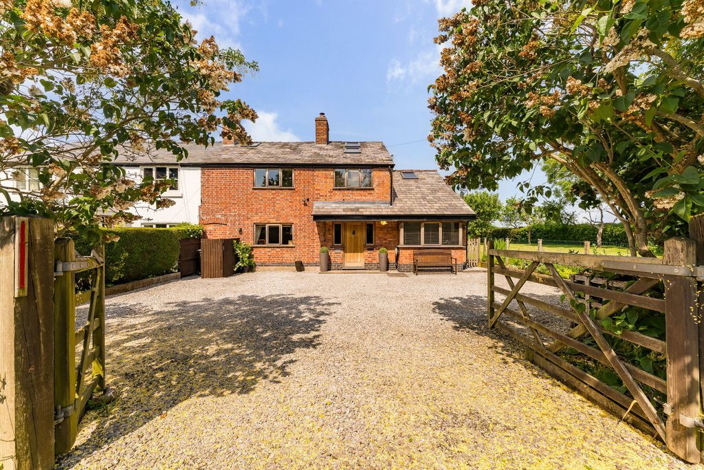 Property photo 2 of 89