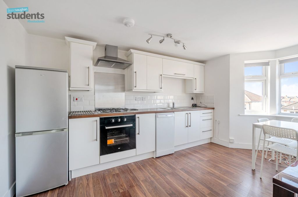 Property photo 2 of 10 560E1704-F2c2-4Ae...