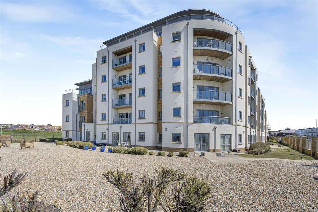 Property photo 1 of 16 Eversley Court
