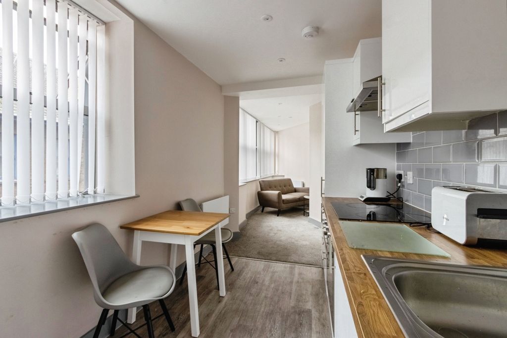 Property photo 3 of 11 Pbox-Img.Jpg