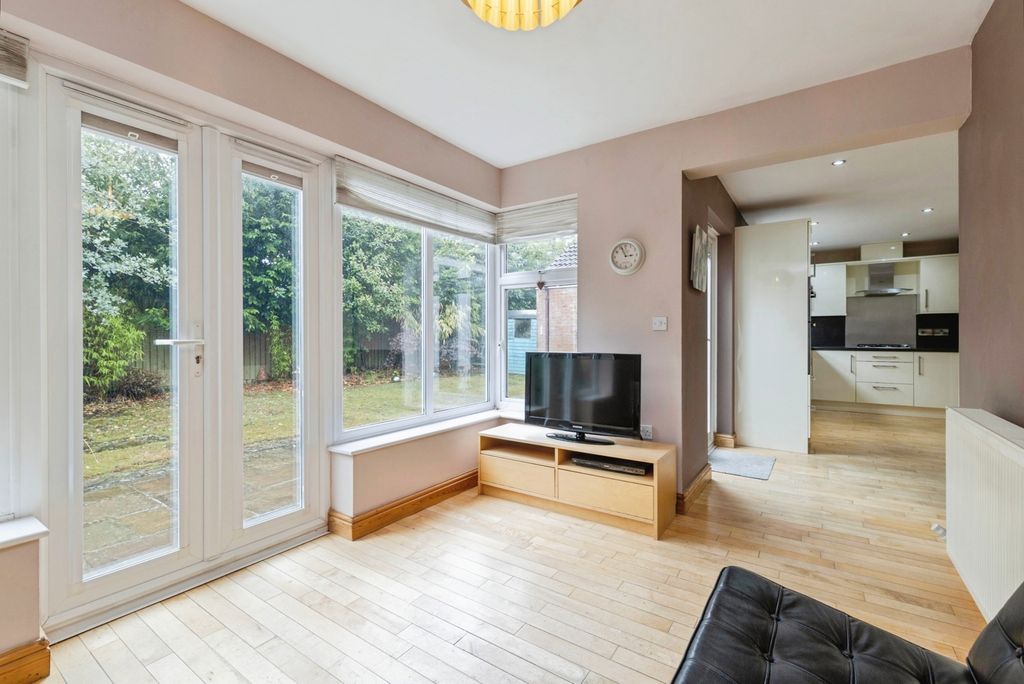 Property photo 3 of 17 Pbox-Img.Jpg