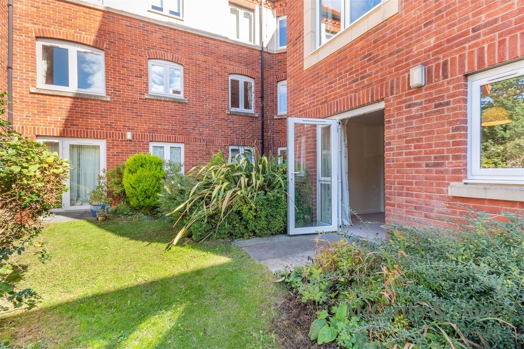 Property photo 1 of 16 8704608-Exterior02.Jpg