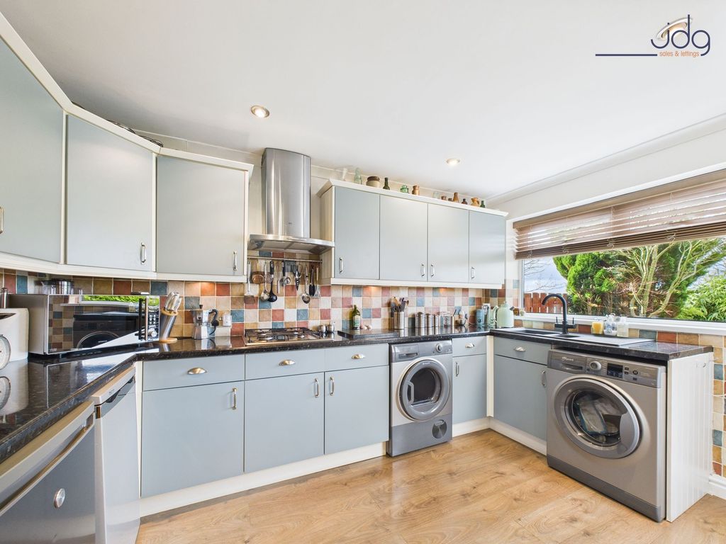 Property photo 2 of 16 Kitchen