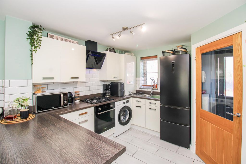 Property photo 3 of 11 Kitchen Diner
