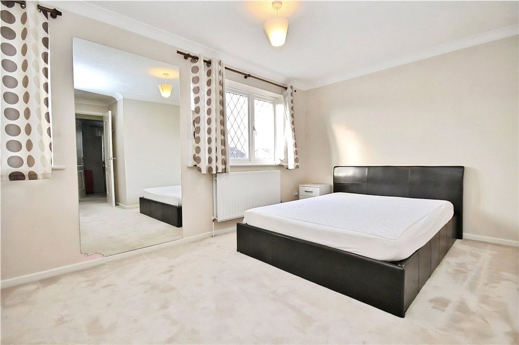 Property photo 2 of 10 Room