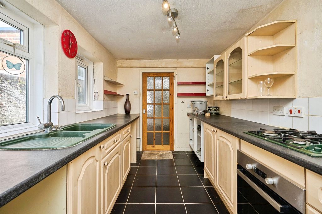 Property photo 2 of 12 Kitchen