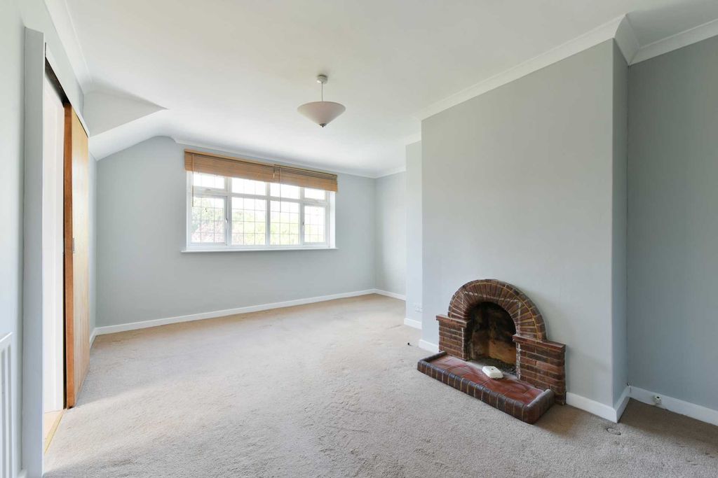 Property photo 3 of 8