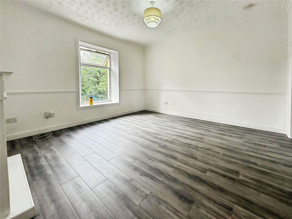 Property photo 2 of 6 Picture No. 06