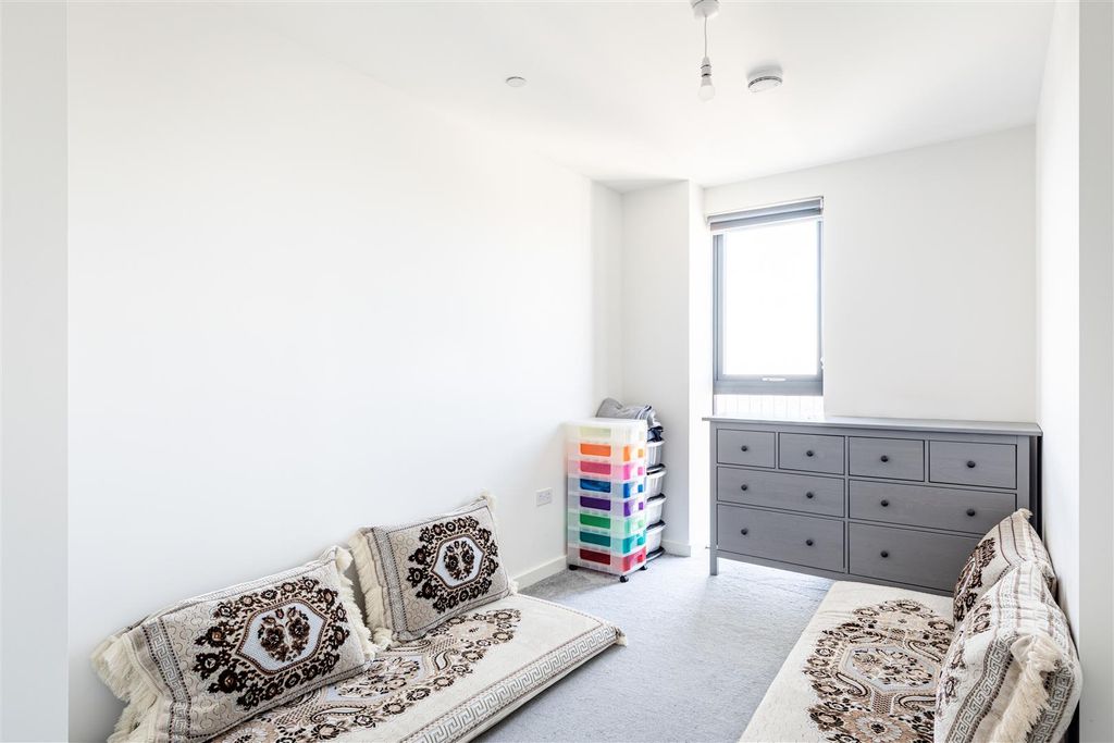 Property photo 2 of 12 Baronet House-4.Jpg