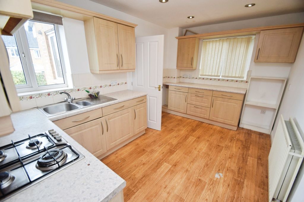 Property photo 3 of 15 21Cbaf61-Kitchen