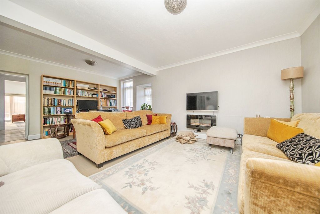 Property photo 3 of 17