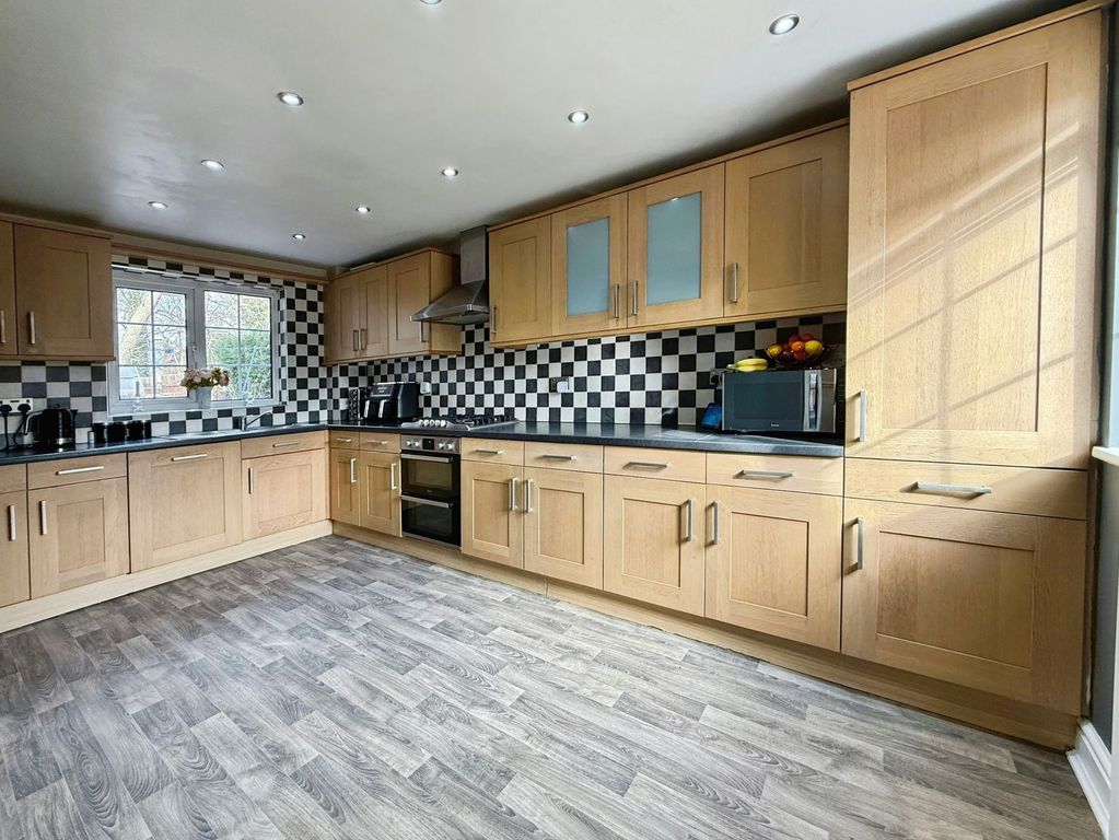 Property photo 2 of 23