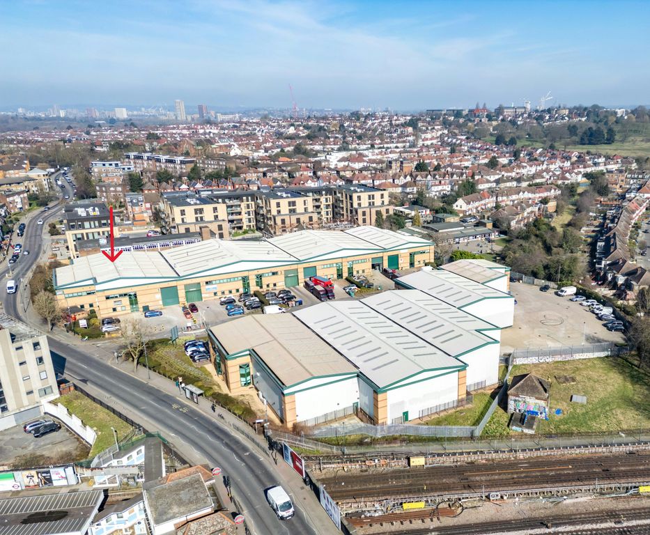 Property photo 3 of 5 Falcon Park - Neasden-131 Zoom.Jpg