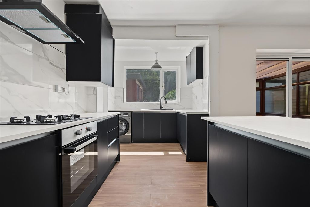 Property photo 2 of 18 Open Plan Living/Dining Kitchen