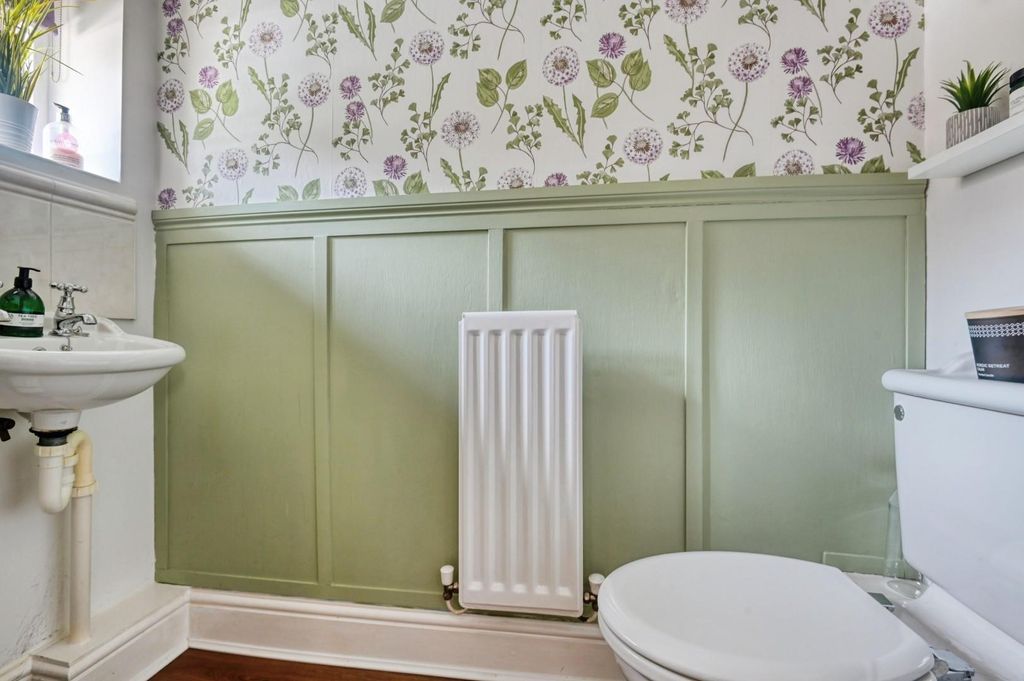 Property photo 2 of 25 2Bal1.Jpg