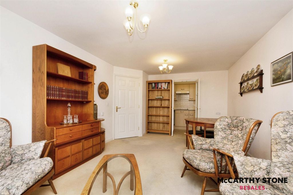Additional image 15 of 2 bed flat for saleRadford Court, Tower Road, Liphook GU30