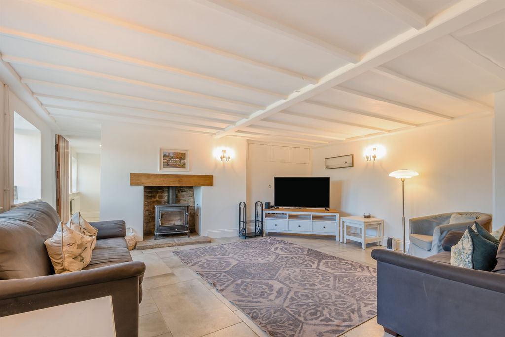 Property photo 3 of 33