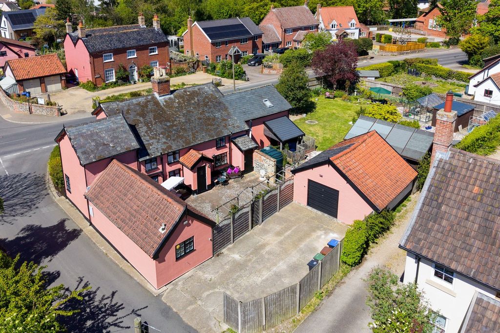 Property photo 2 of 37