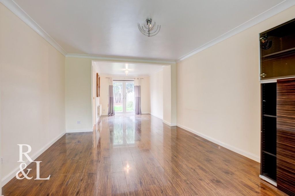 Property photo 3 of 28 Royston&Lund (21).Jpg