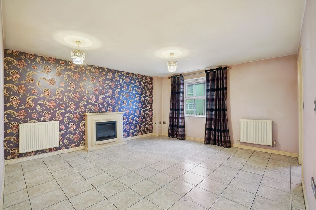 Property photo 3 of 8