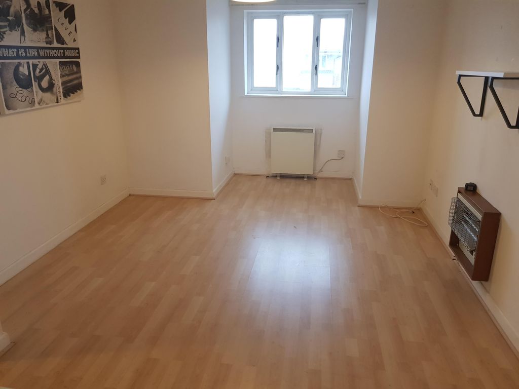 Property photo 3 of 7 Living Room