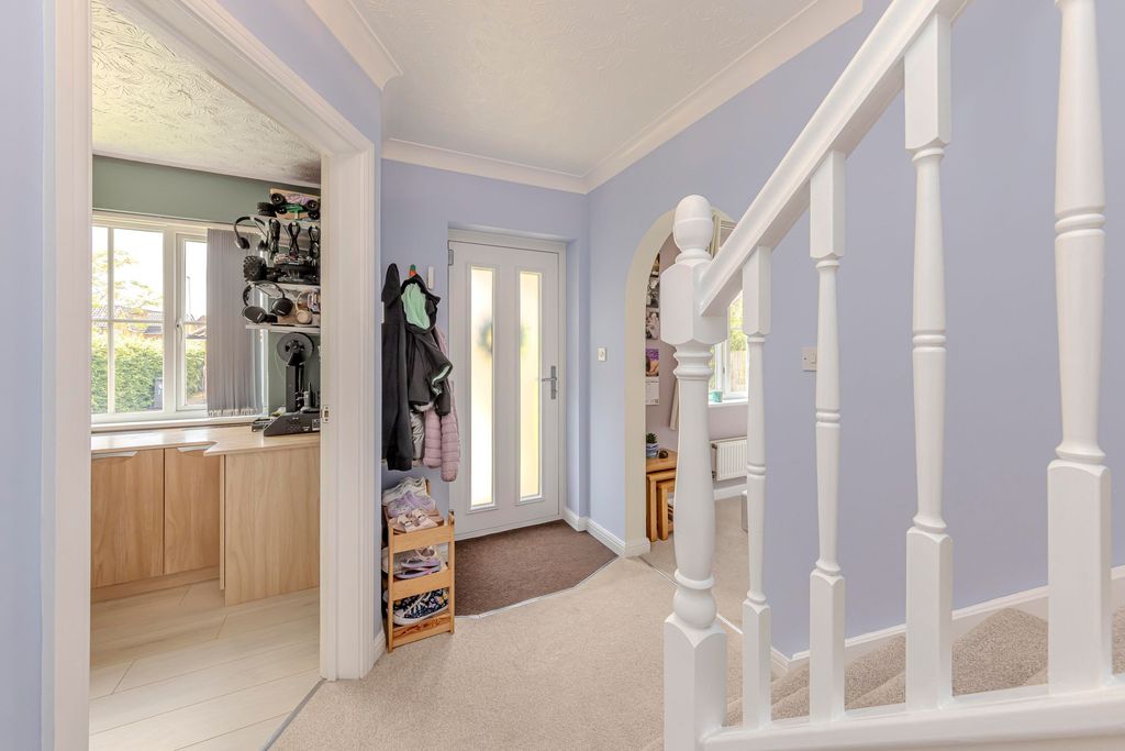 Property photo 2 of 32