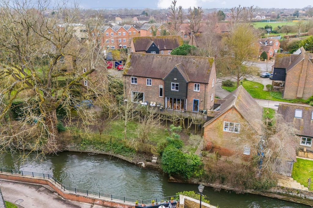 Property photo 1 of 34