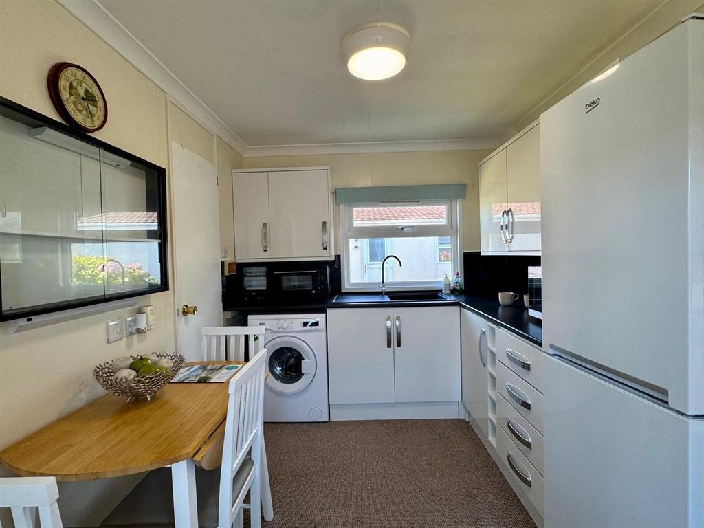 Property photo 3 of 21 Kitchen Dining Room