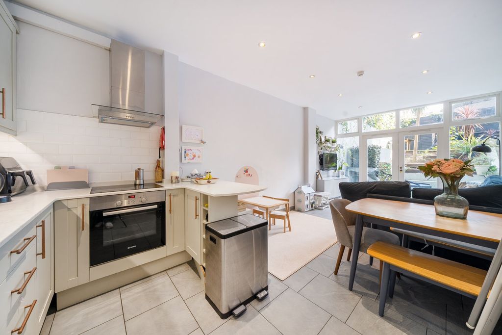 Property photo 2 of 20 Picture No. 23