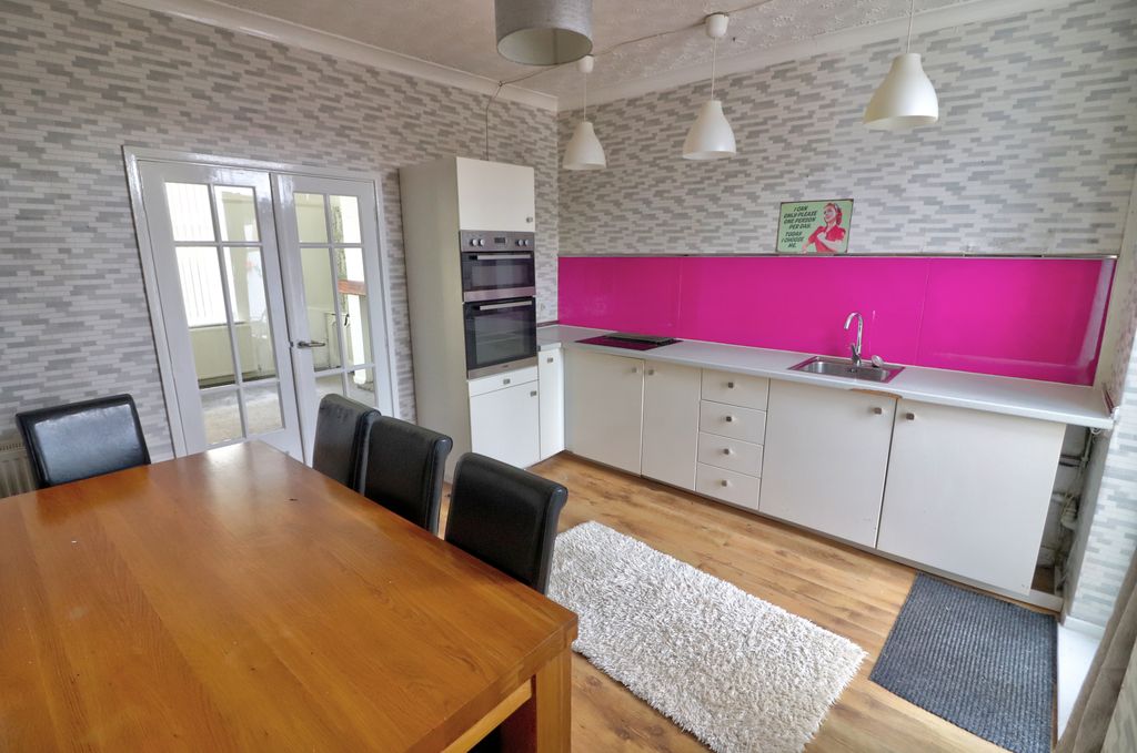 Property photo 3 of 14 Kitchen