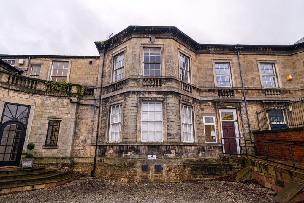 Property photo 2 of 49