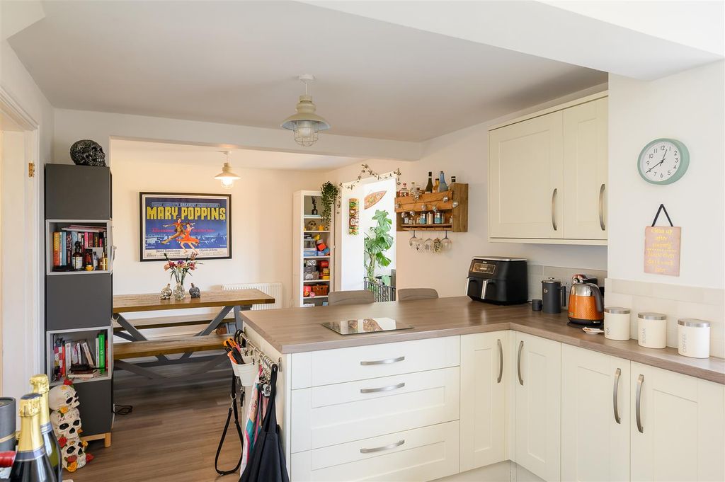 Property photo 2 of 15 Kitchen / Dining
