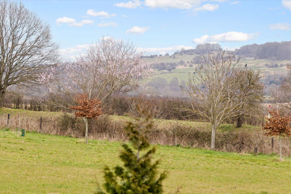 Property photo 1 of 18 Image