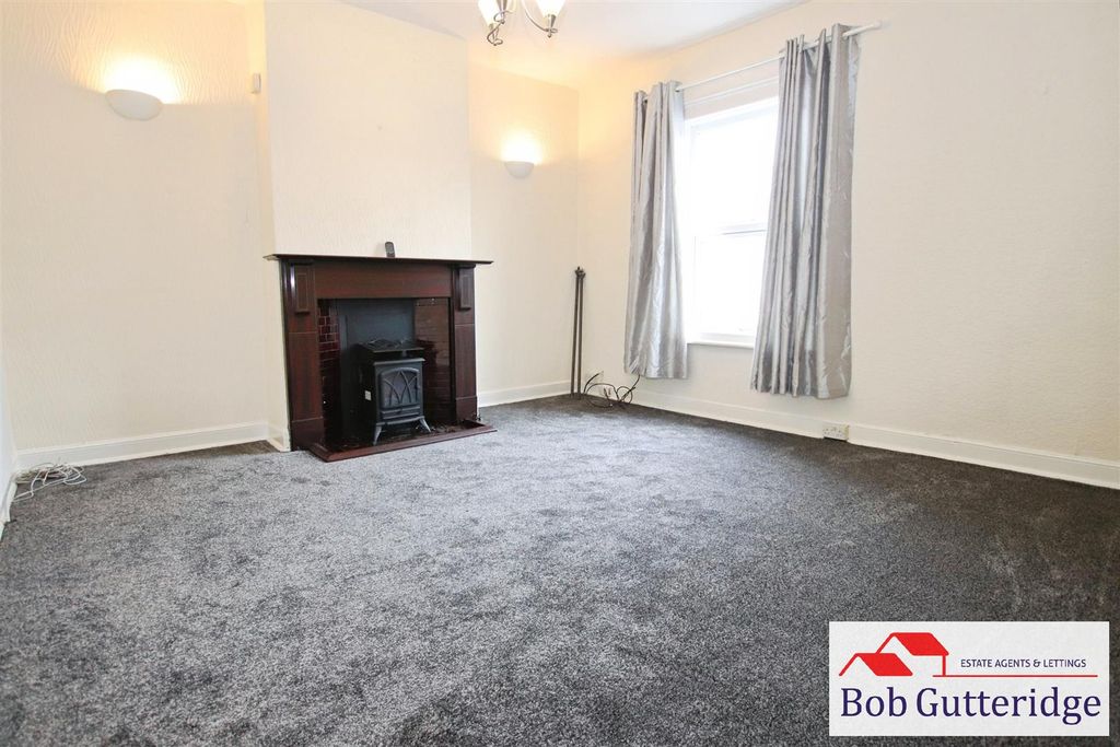 Property photo 2 of 10 Lounge / Dining Room