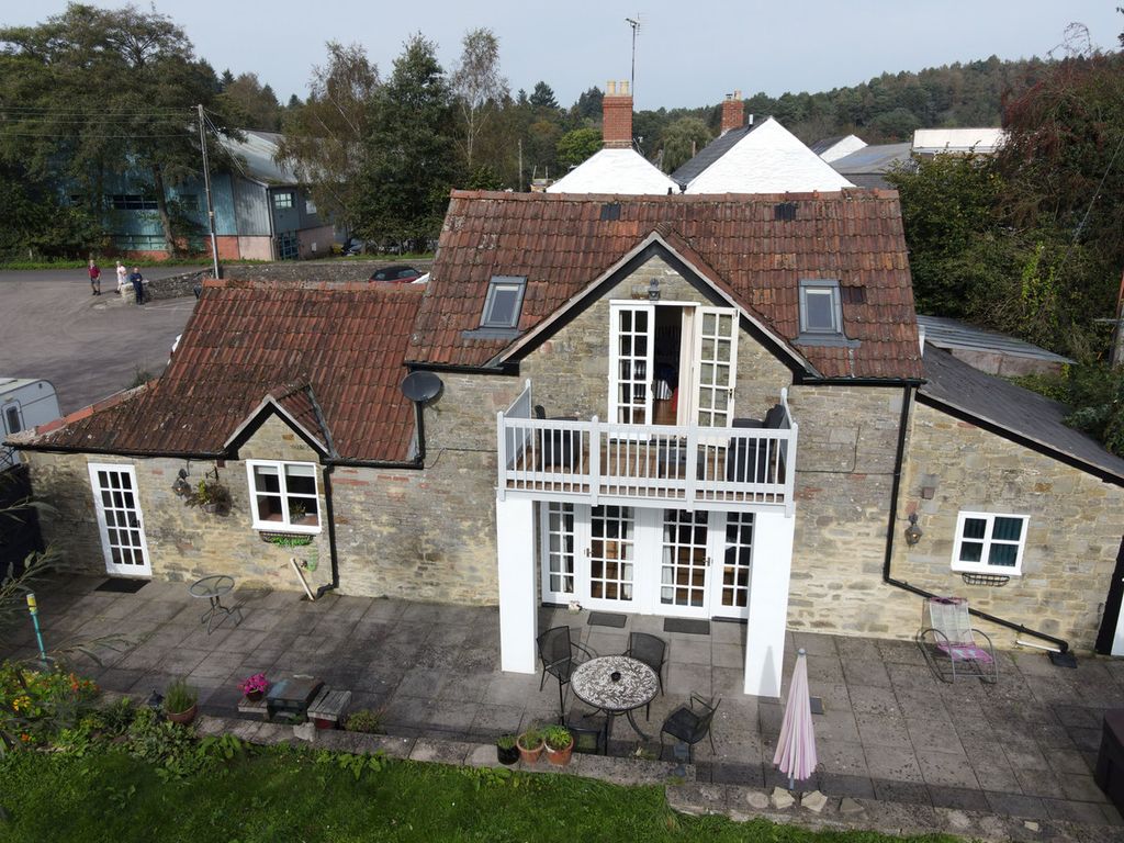 Property photo 2 of 39
