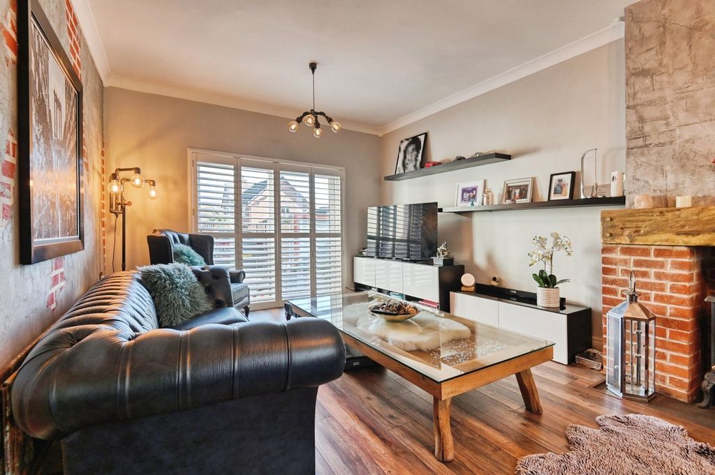 Property photo 2 of 20