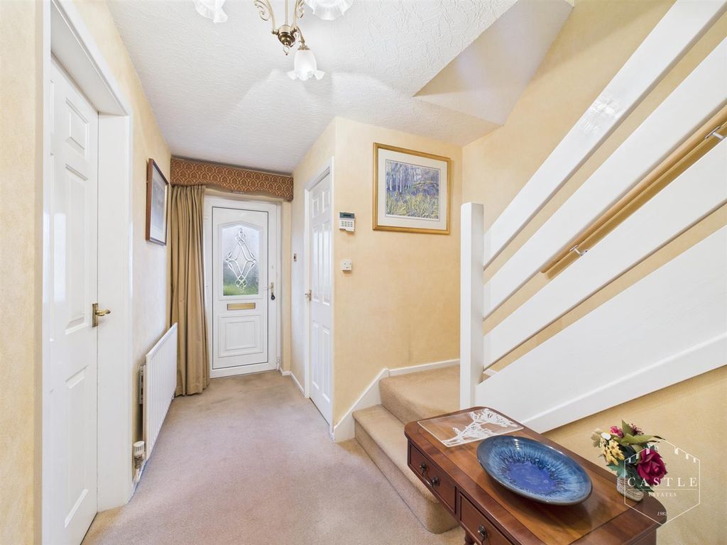 Property photo 2 of 21 Entrance Hall