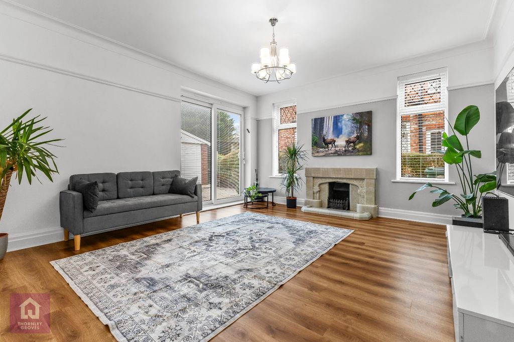 Property photo 3 of 32 Living Room