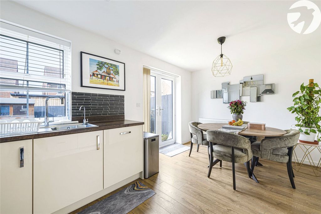 Property photo 3 of 35 Kitchen/Dining