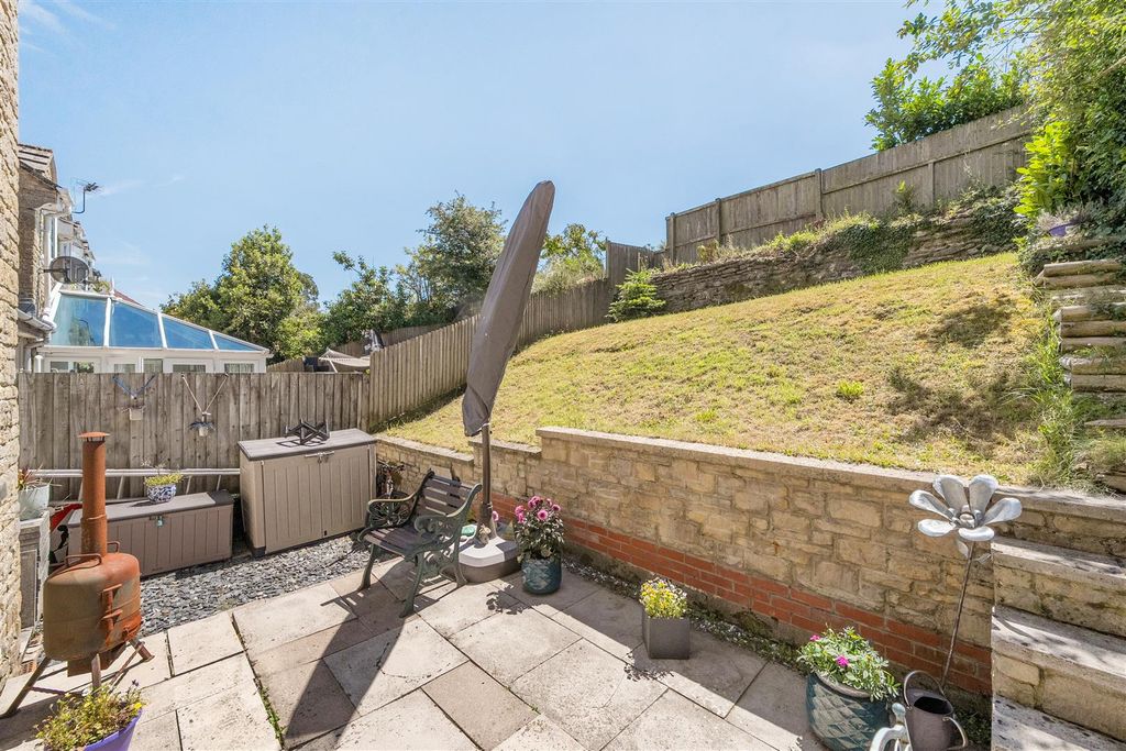 Property photo 3 of 13 Gardn
